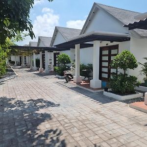 Coconut Paradise Bungalow Kampot